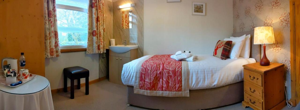 Homagen Bed & Breakfast Roybridge Buitenkant foto