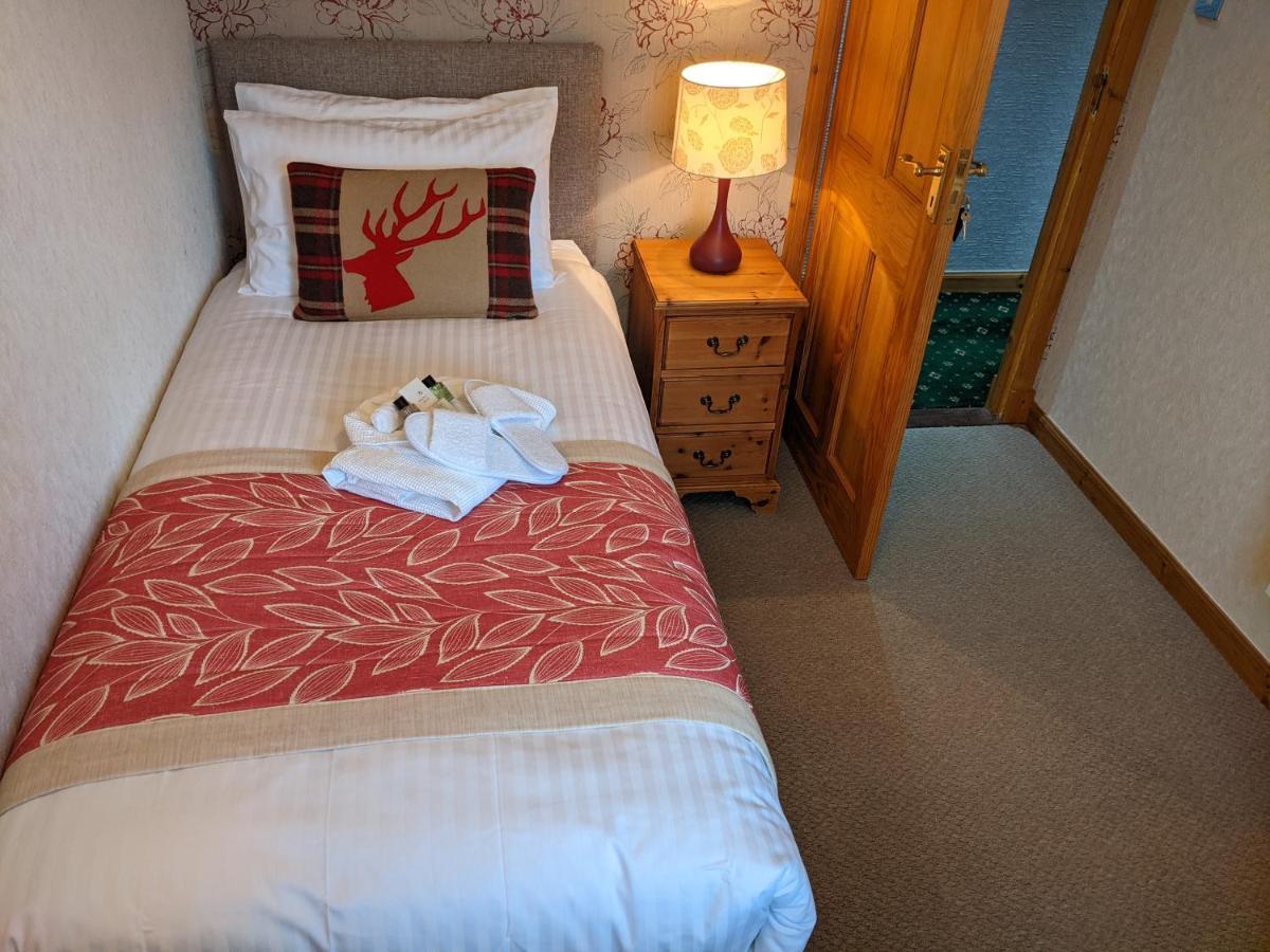 Homagen Bed & Breakfast Roybridge Buitenkant foto